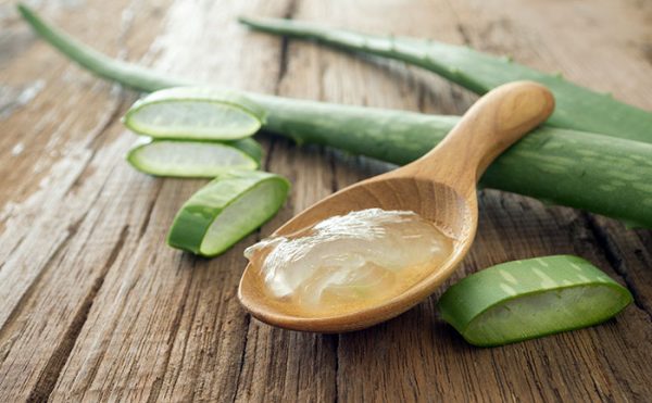 aloe-vera-gel-on-wooden-spoon